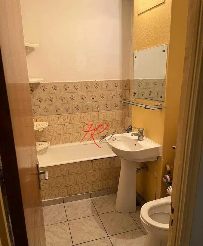 Doamna Ghica/ Colentina Vanzare garsoniera decomandata