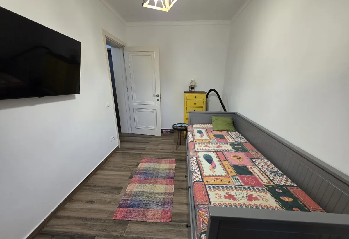 Titan 10 minute metrou Costin Georgian Barajul Bistritei renovat complet