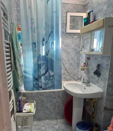 Titan langa statia de metrou Nicolae Grigorescu