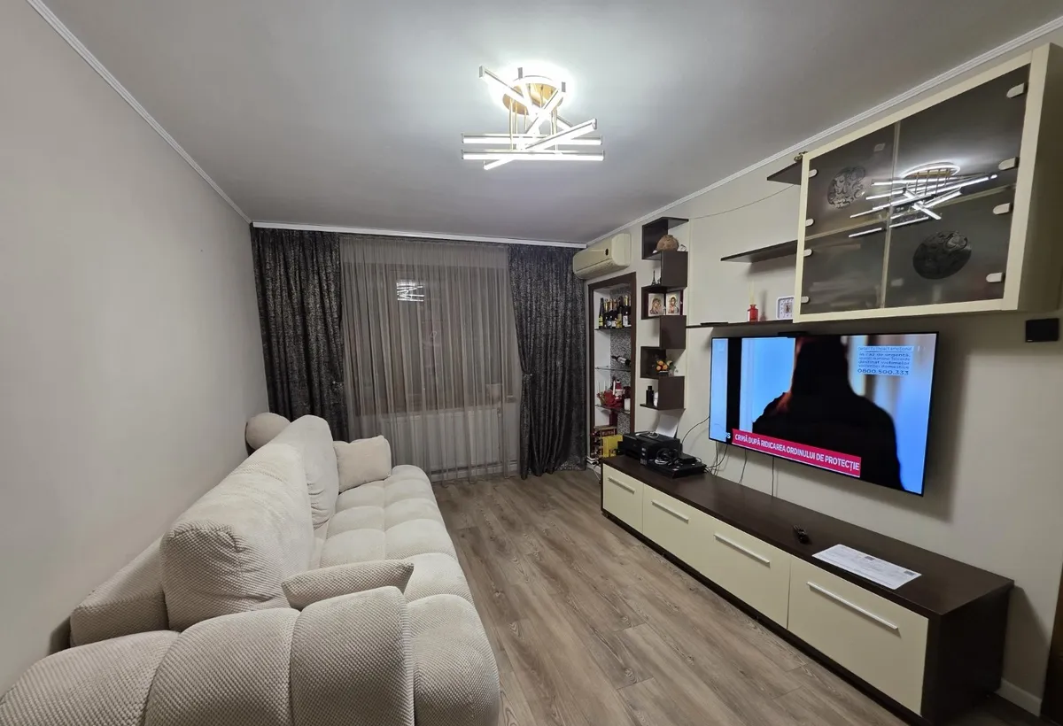 Trapezului metrou 1 Decembrie 1918 renovat complet geam baie centrala