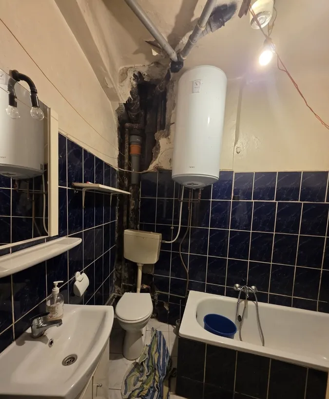 Corneliu Coposu 10 minute metrou Unirii chiar la biserica Sfantul Mina