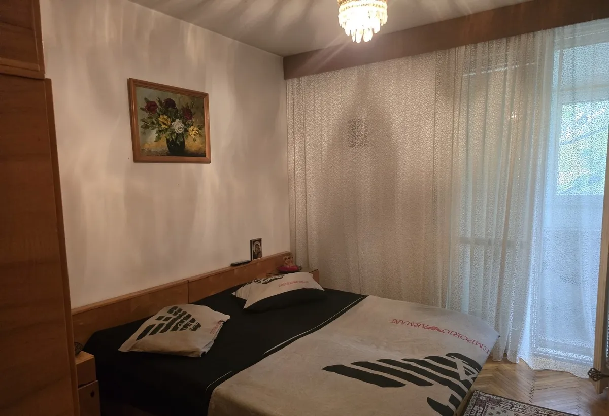 Titan 10 minute metrou pe Liviu Rebreanu farmacia Tei bloc 4 etaje