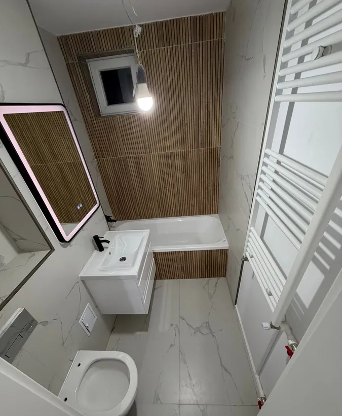 Rotunda chiar la parcul ior