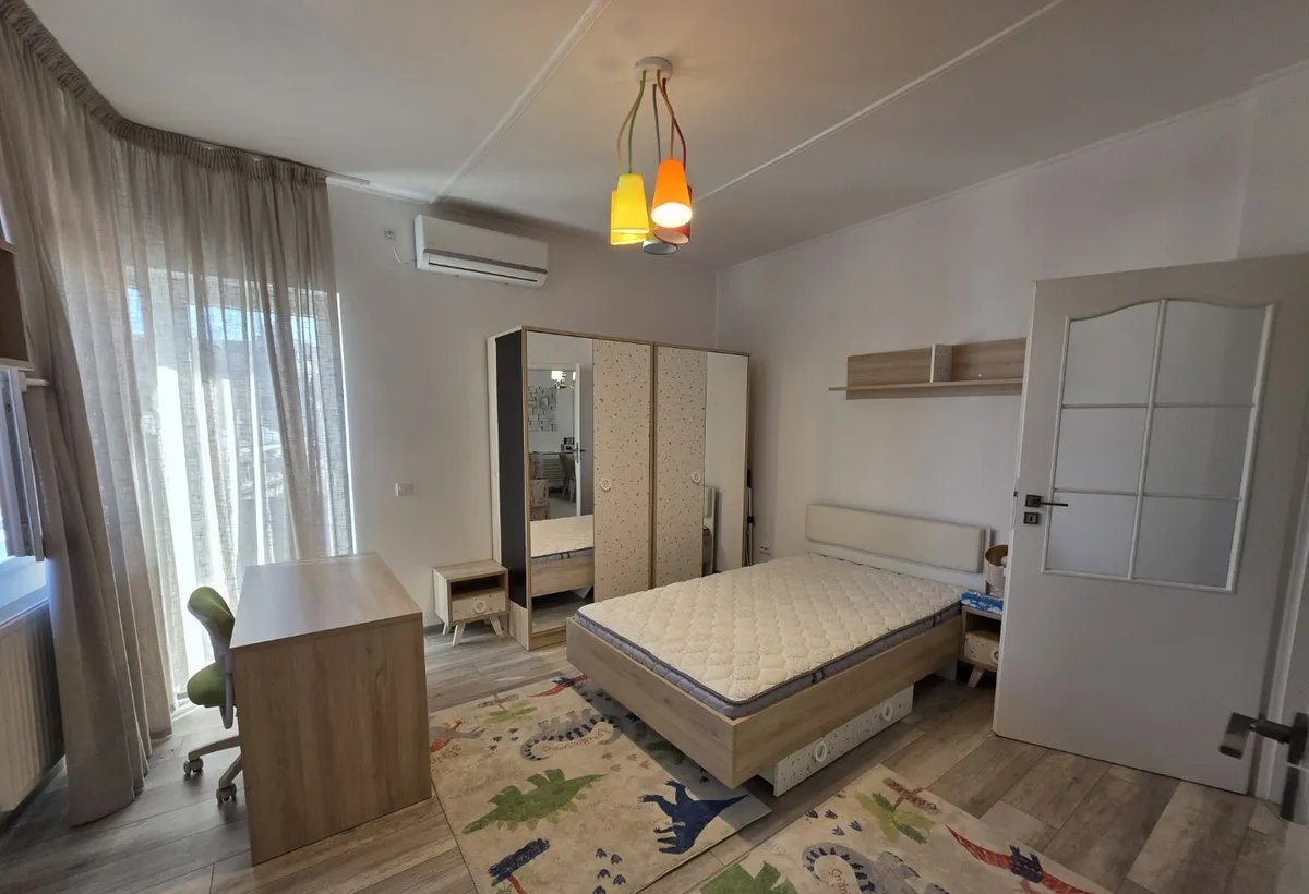 Universitate 10 minute metrou pe Armeneasca renovat complet centrala