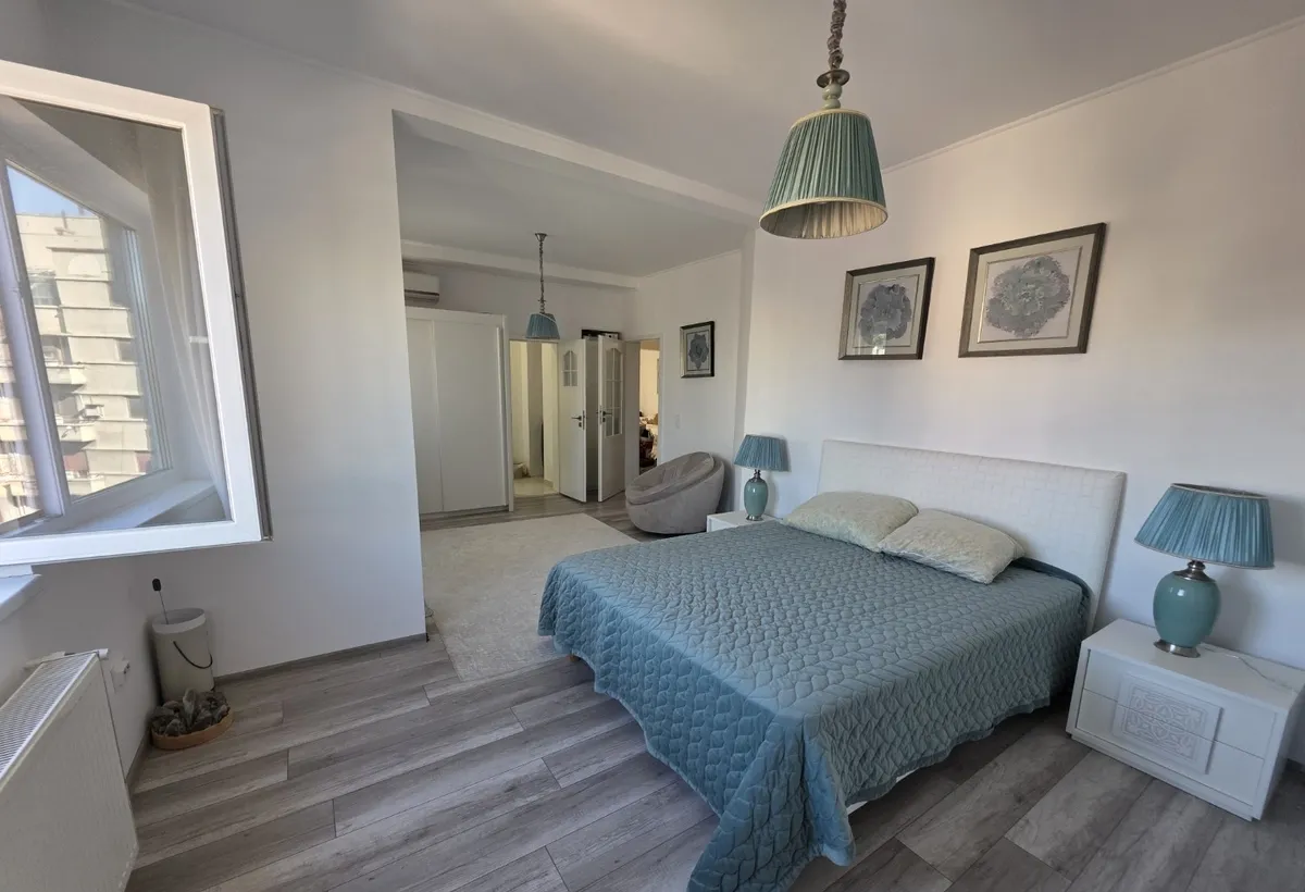 Universitate 10 minute metrou pe Armeneasca renovat complet centrala