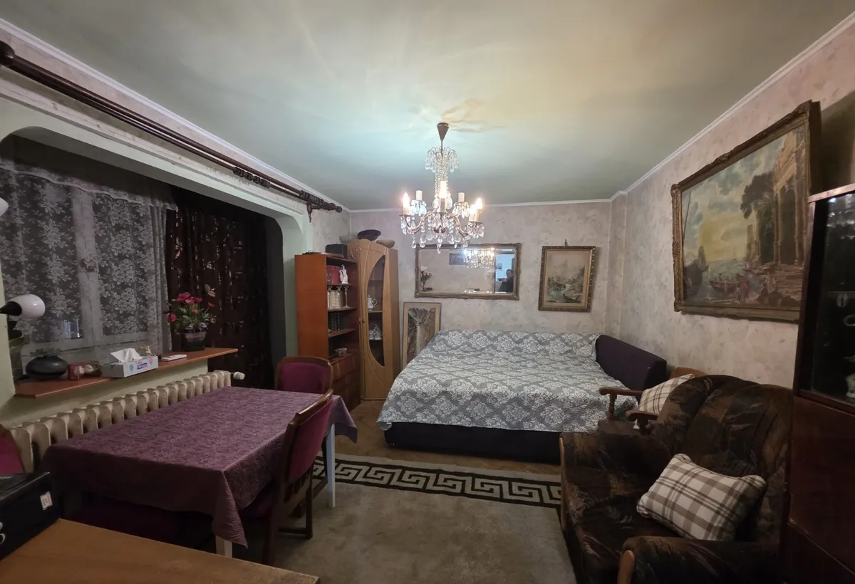 Titan pe Liviu Rebreanu 5 minute metrou si parc ior bloc 4 etaje