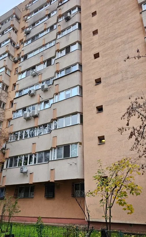 Iancului 4 camere 98 mp semidecomandat etaj 4 bloc reabilitat