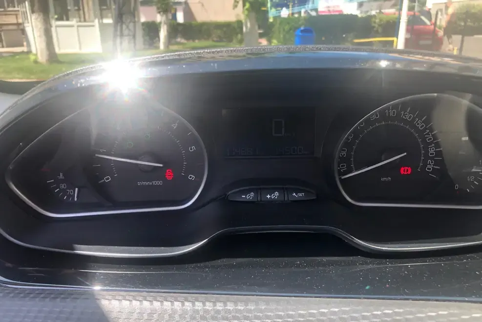 Vand autoturism Peugeot 2008