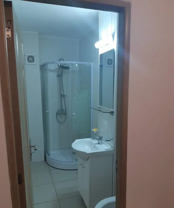 Apartament o camera complet mobilat si utilat