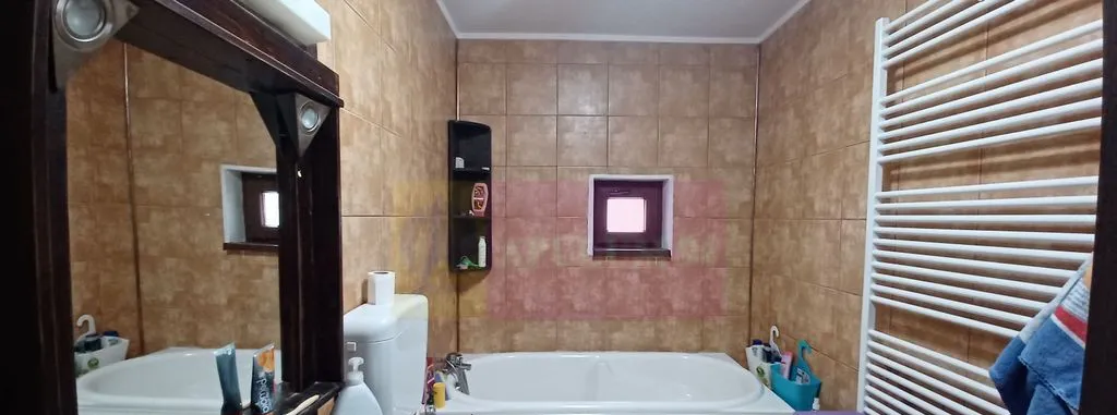 Sabareni casa 2011 P M 4 camere dependinte curte