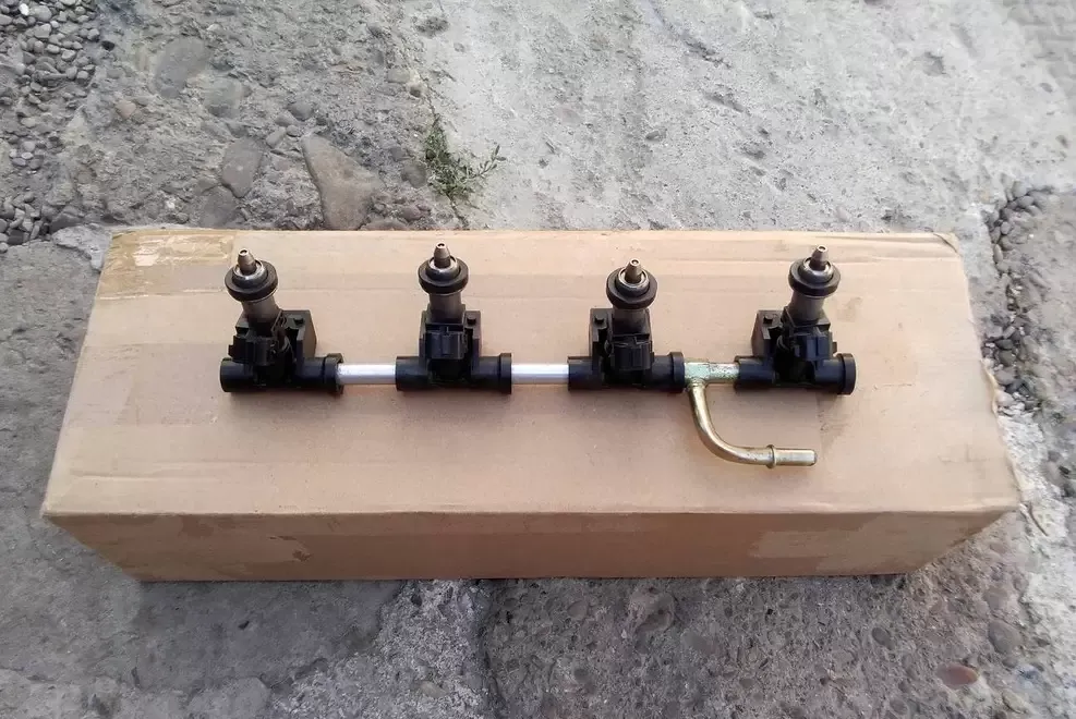 RAMPA INJECTOARE suzuki gsxr 750 K 1 K 2 K 3