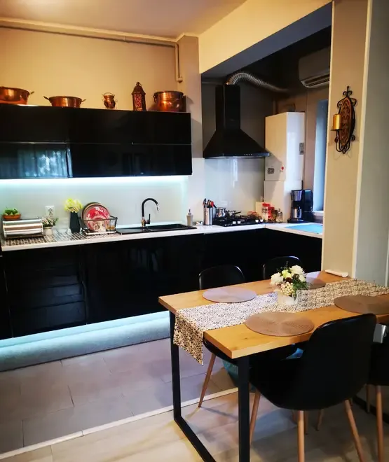 3 camere decomandat parter si curte privata