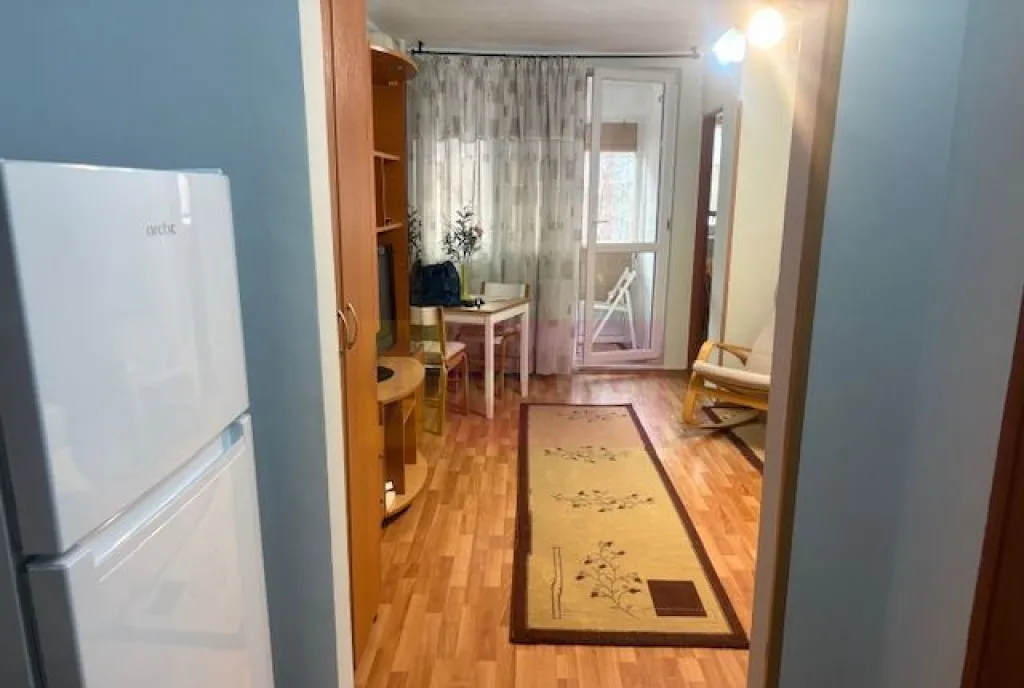 Garsoniera Piata Obor Avrig