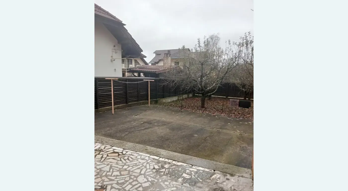 Vinzare imobil total sau parter cu demisol