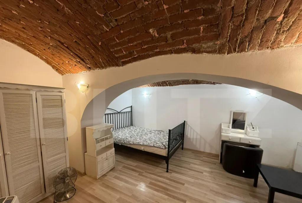 Apartament 2 camere curte ultracentral 42MP