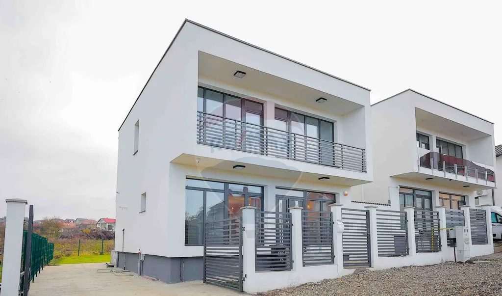 De inchiriat casa cu 4 camere in zona de Dealuri