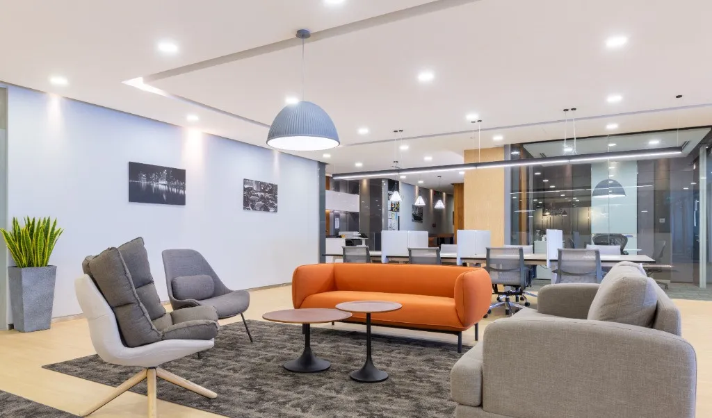 Spatiu de birou tip open plan pentru 10 persoane in Regus Vox Tech