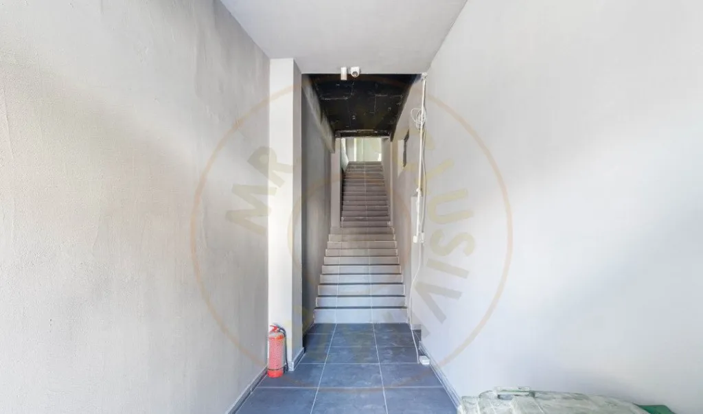 Hala / Spatiu Productie / Rezidential Vedere catre lac