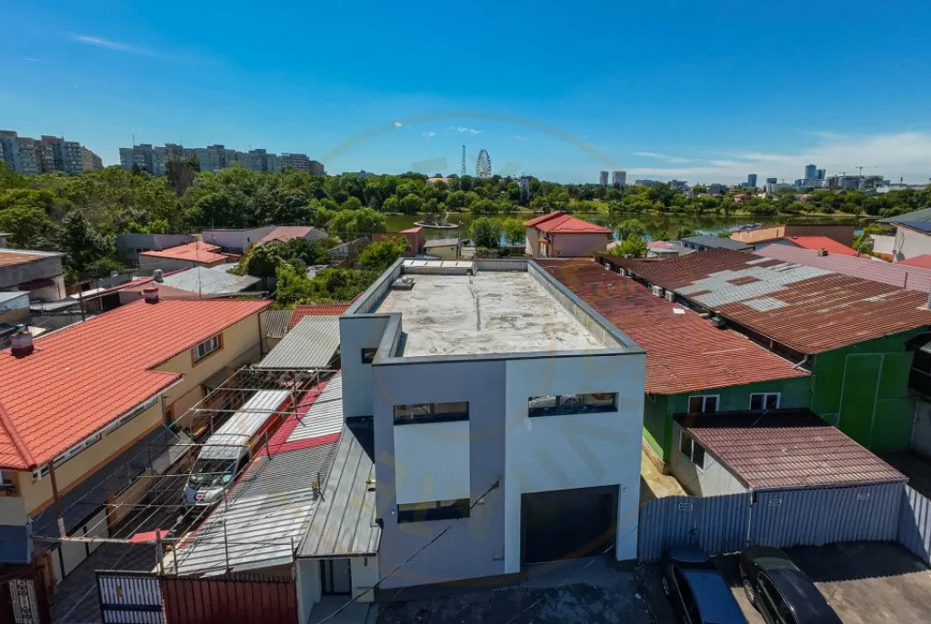 Hala / Spatiu Productie / Rezidential Vedere catre lac