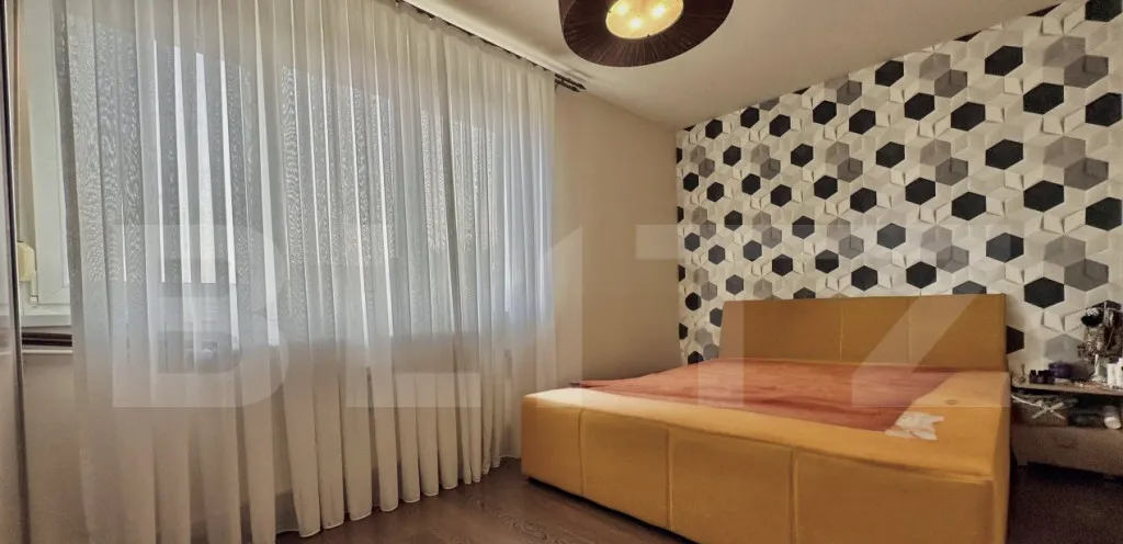 Apartament cu 4 camere 80 mp splaiul Crisanei decebal mo