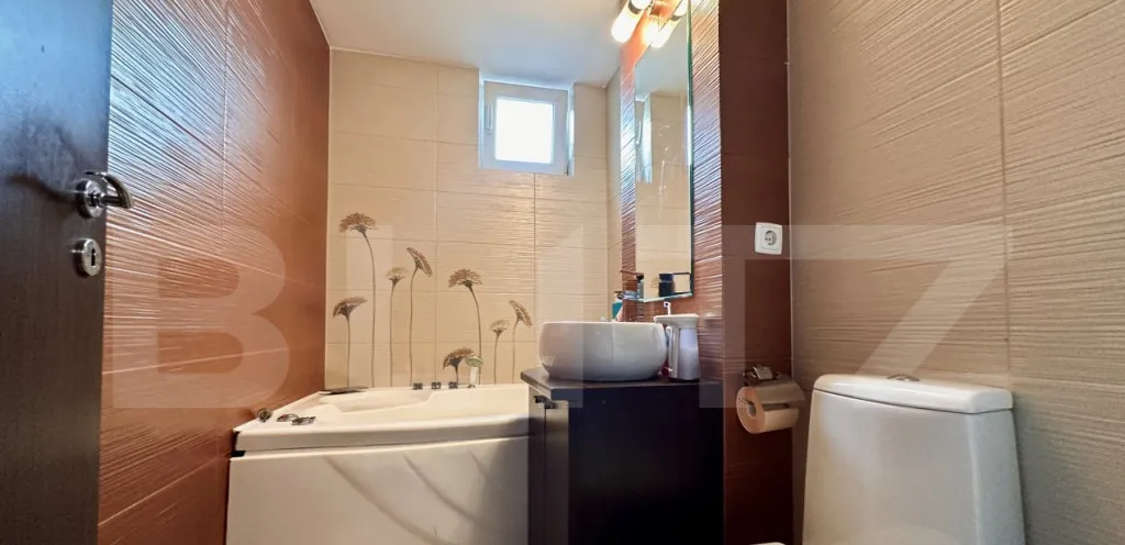 Apartament cu 4 camere 80 mp splaiul Crisanei decebal mo