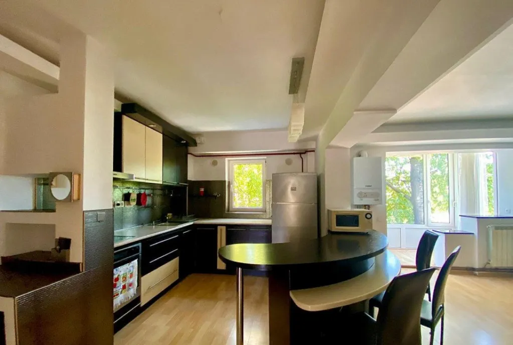 Apartament 4 camere etaj 2 97mp zona Hurmuzachi Radauti