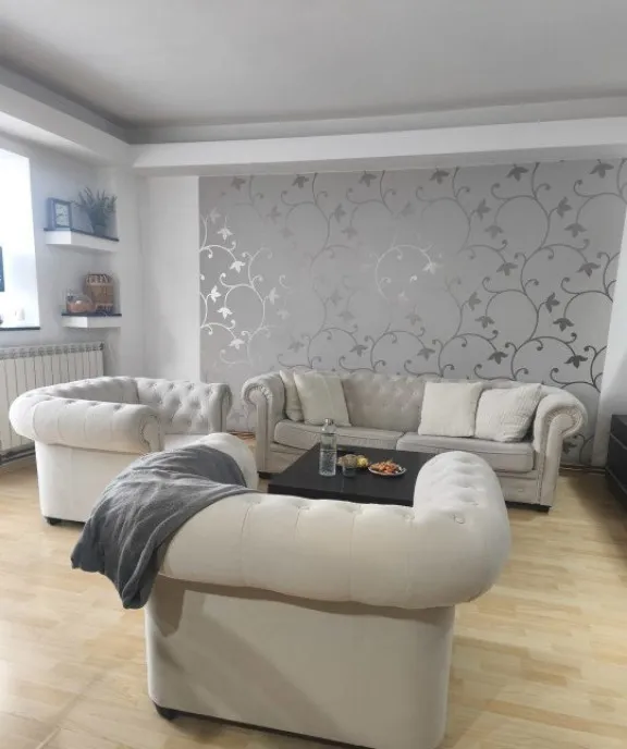 Apartament 4 camere etaj 2 97mp zona Hurmuzachi Radauti