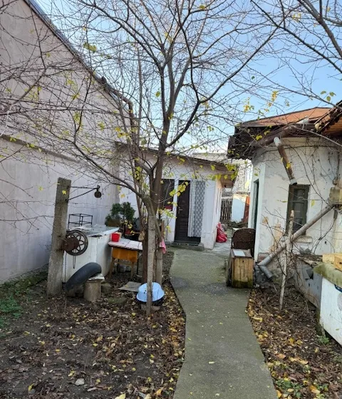Chitila vanzare casa demolabila cu teren