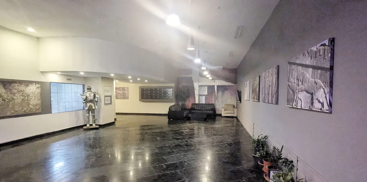 2012 Persepolis Francez lux 3 camere 123 mp 2 Bai Centrala Parcare