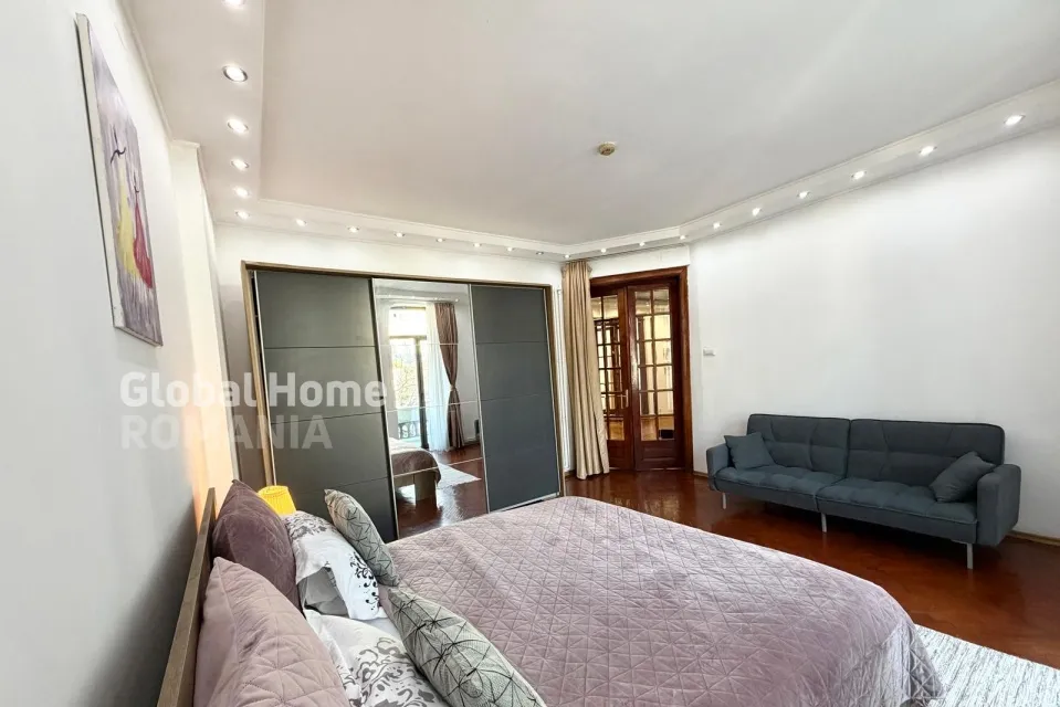 Cismigiu Interwar Building Cismigiu Garden 165 sqm Circular 6 Room Apartment