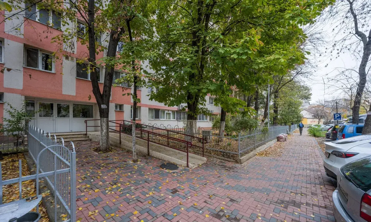 Titan Apartament luminos 2 camere Metrou Parc ior Titan / 1 Decembrie