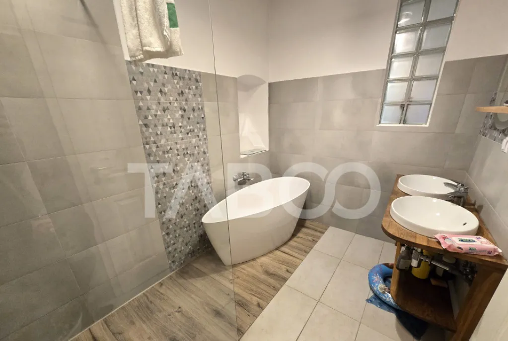 Apartament decomandat de vanzare cu pivnita in Centrul Istor