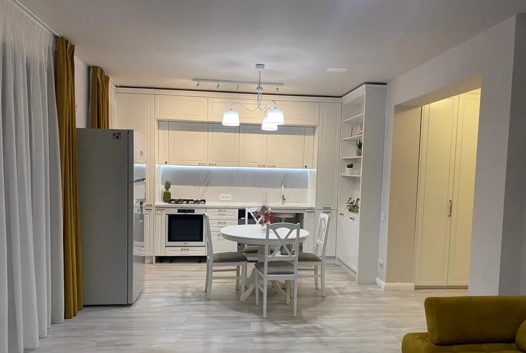 Inchiriez Apartament 3 camere in Complex Core Timpuri Noi