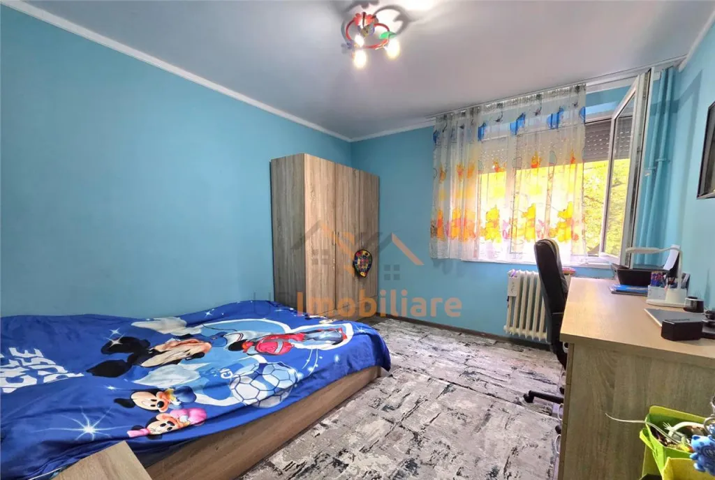 Apartament 4 camere decomandat etaj 2 rogerius orade