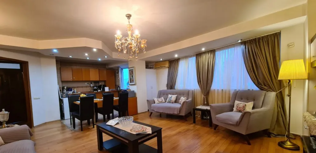 Mihai bravu imobil cu 3 apartamente