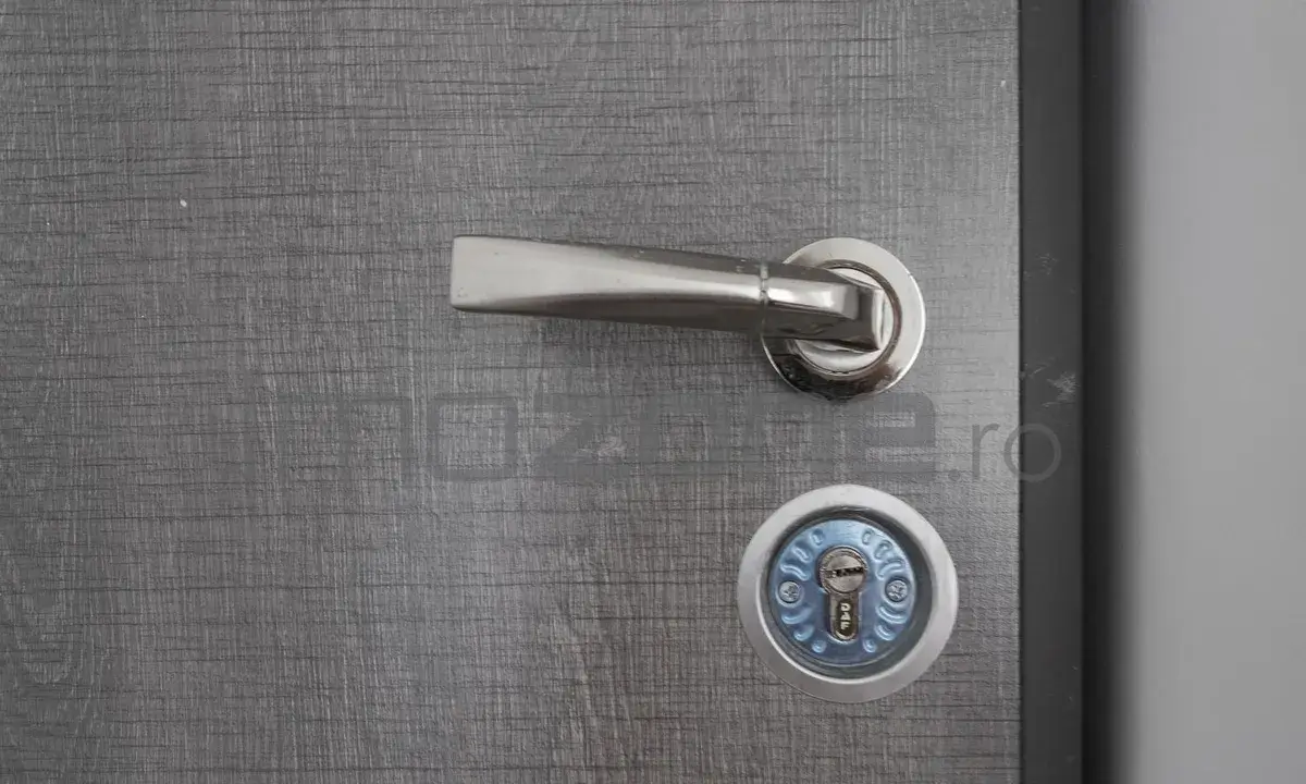 Doua camere 77 mp 20 mp terasa etaj 4/10 se accepta credit metrou