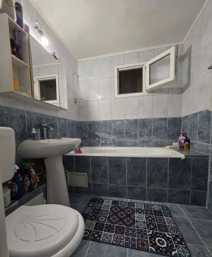 Apartament 4 camere etaj 2/8 zona excelenta