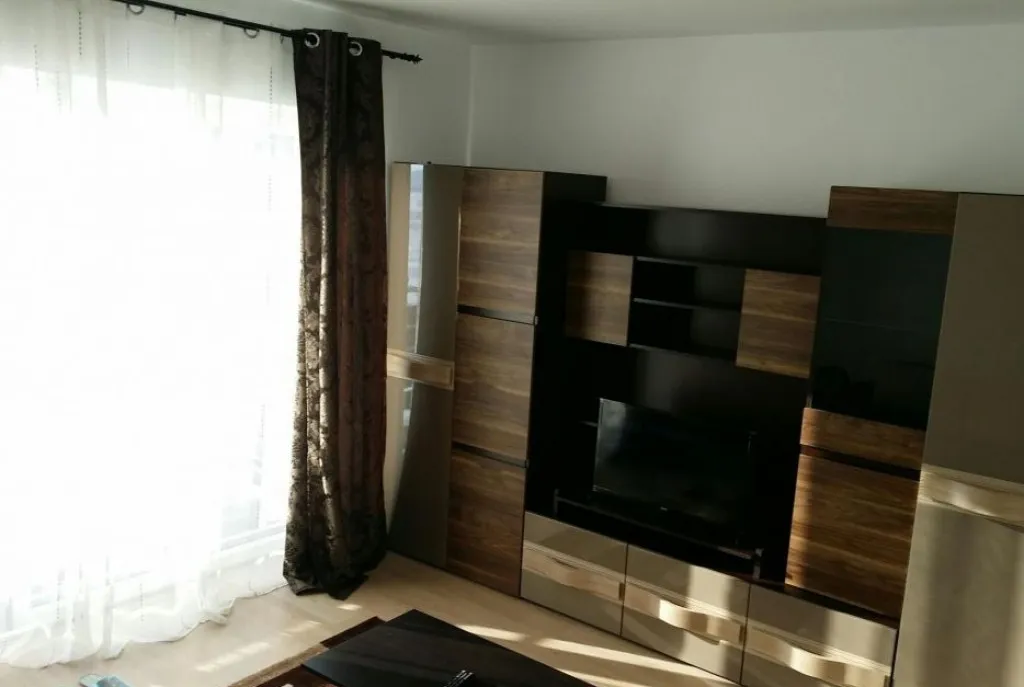 1 camera situat langa Iulius Mall