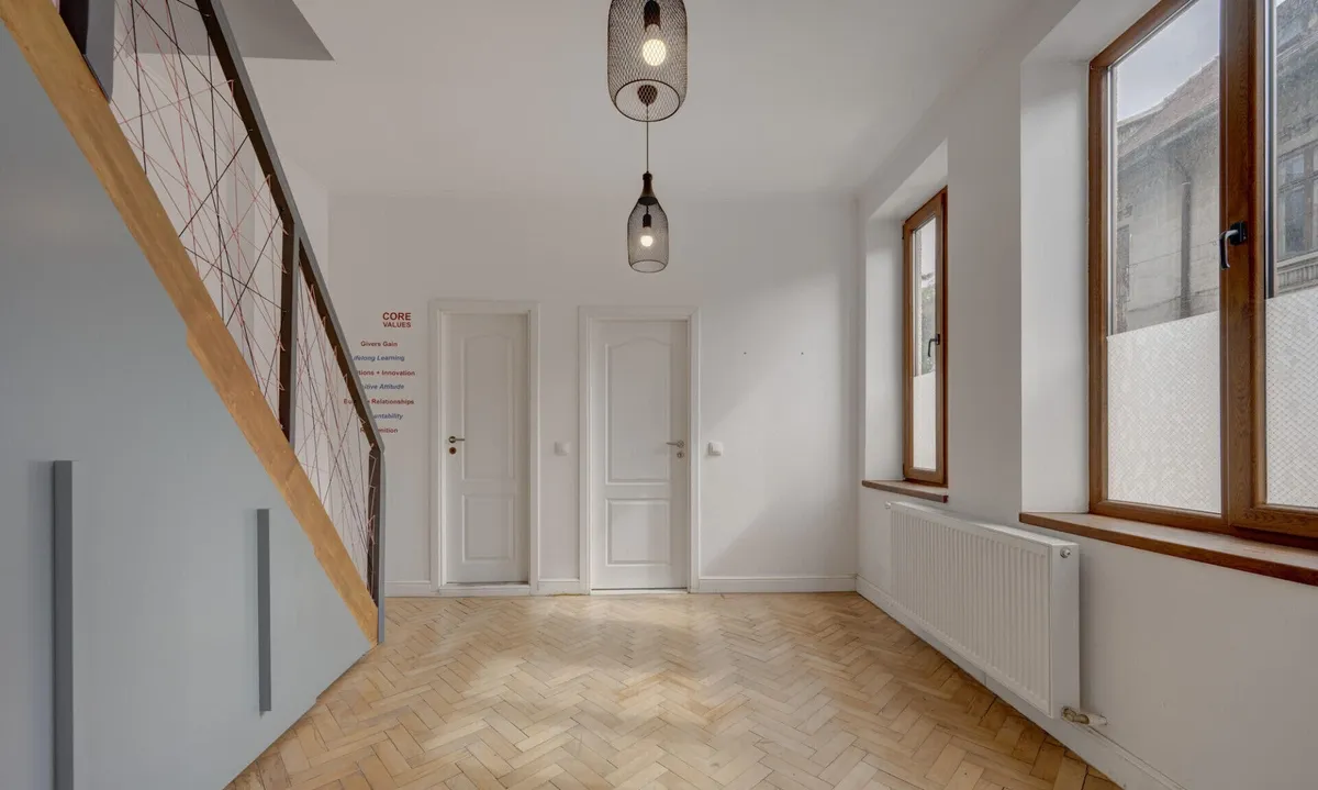 In Cartierul Evreiesc casa 3 camere pivnita si mansarda open space