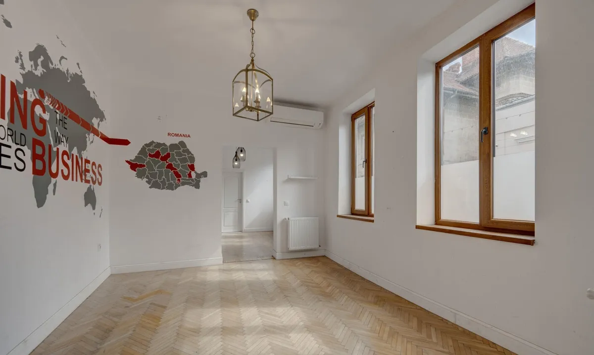 In Cartierul Evreiesc casa 3 camere pivnita si mansarda open space