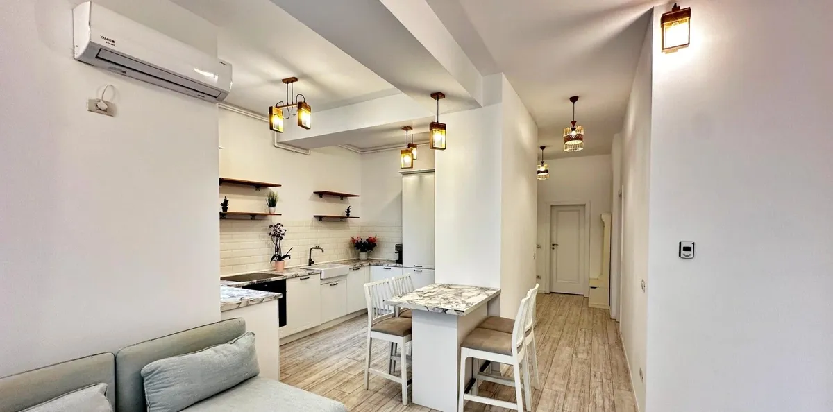 Cta Bd Mamaia apartament 3 camere etaj 1 95 42 mpt precontract semnat