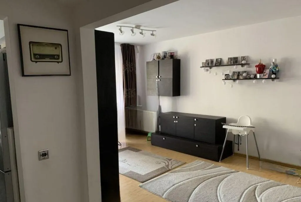 Apartament decomandat 2 camere 56 mp utili Zona Porii