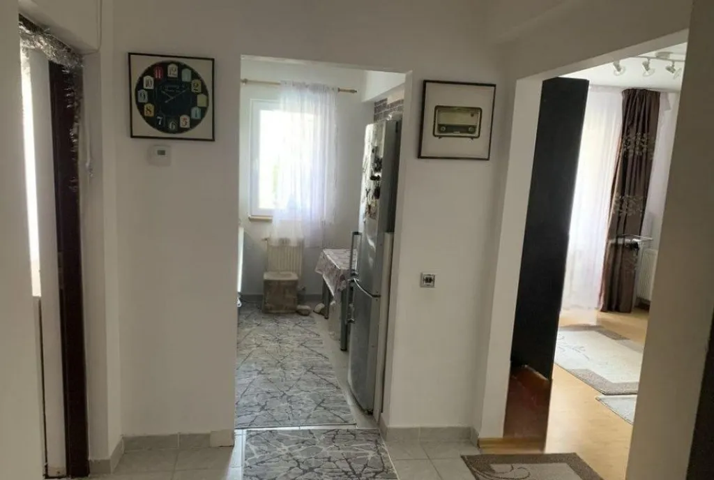 Apartament decomandat 2 camere 56 mp utili Zona Porii