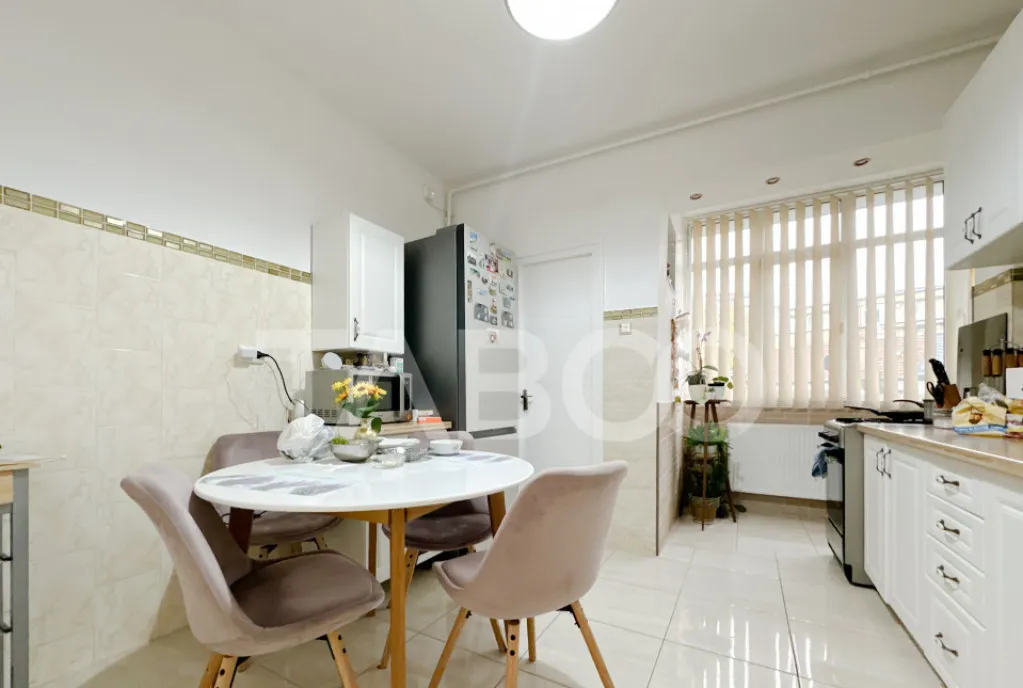 Apartament cu 3 camere 105 mpu decomandat in cartierul Plopi