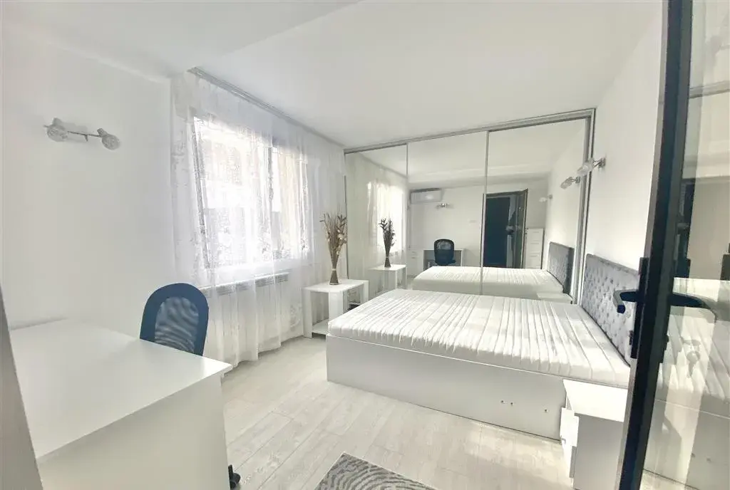 Piata Kogalniceanu rond garsoniera cocheta 3 min metrou Izvor