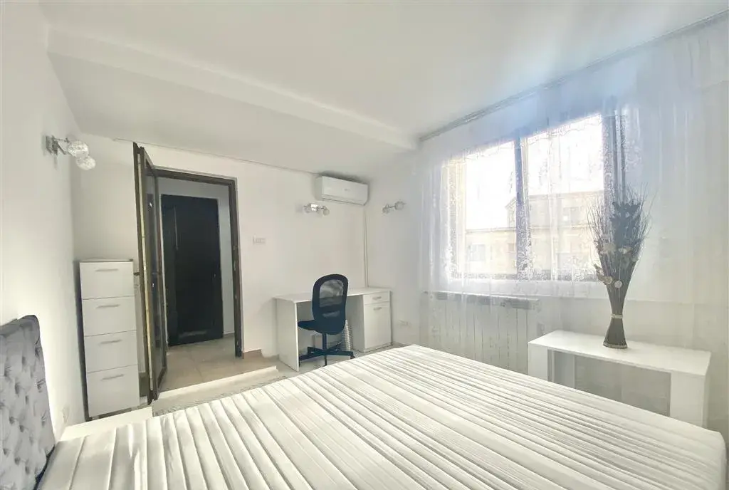 Piata Kogalniceanu rond garsoniera cocheta 3 min metrou Izvor