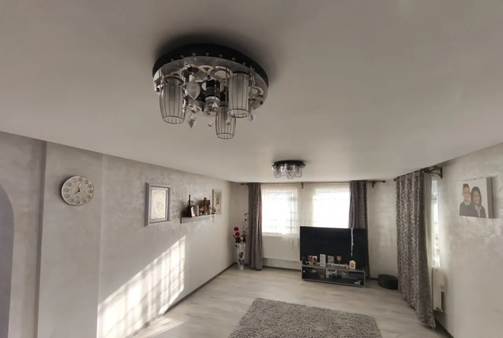 Casa P 1 173 mp utili 415 mp teren zona Drumul Muntenilor