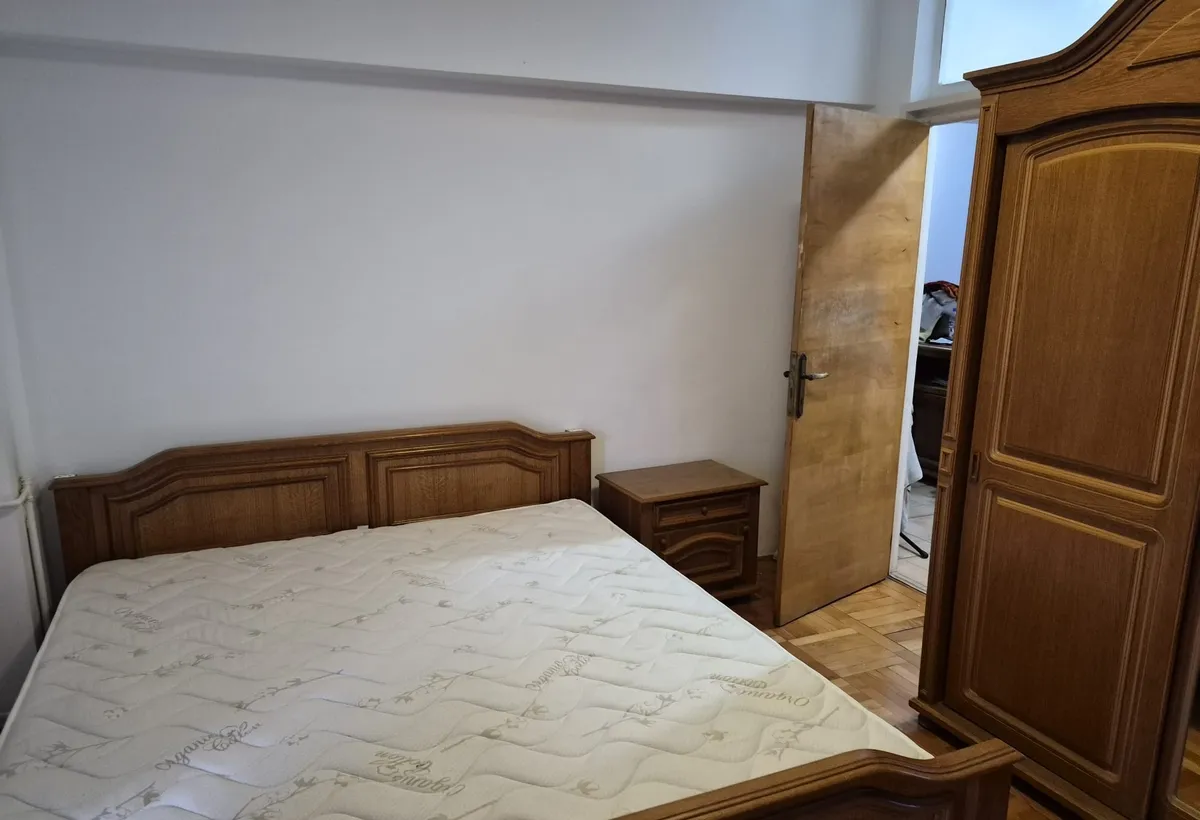 Piata Unirii metrou Unirea Shopping Centre