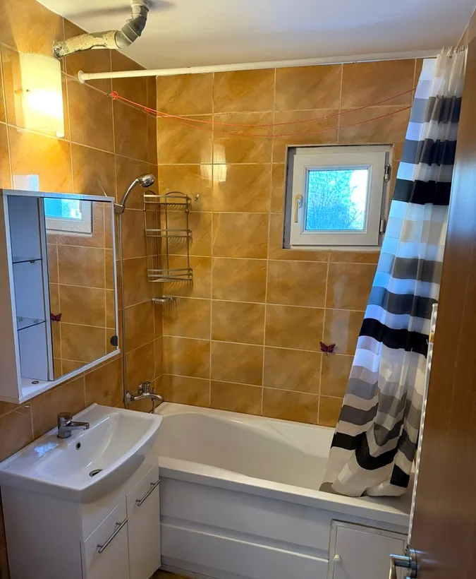 Salaj Rahova apartament 3 camere 2400 Lei