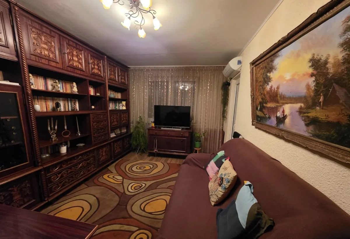 Dristor 5 minute metrou Ramnicul Sarat chiar pe Istriei bloc 1983